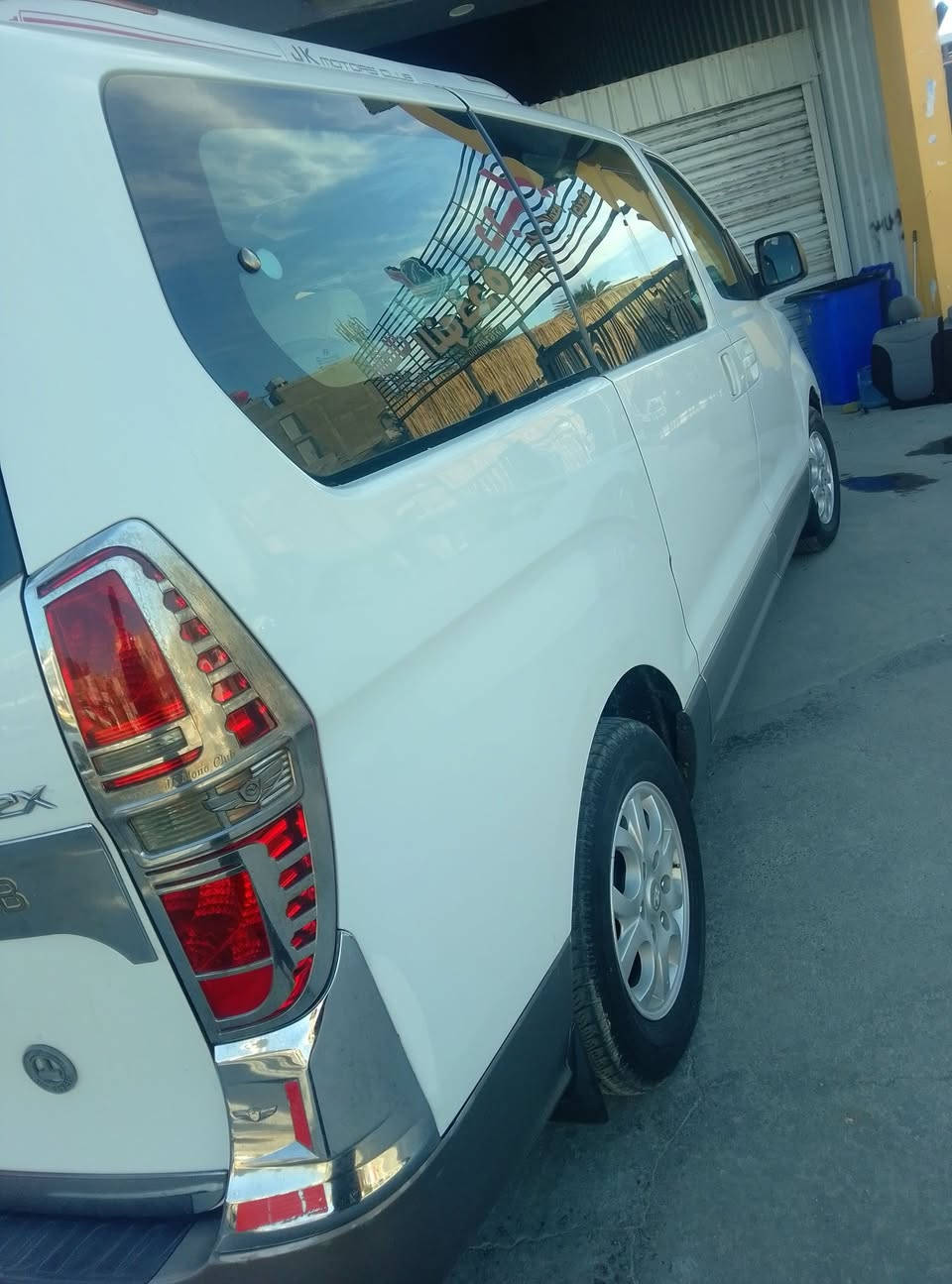 سلام عليكم استاركس موديل 2010 رقم بغداد تحويل ثاني يوم سياره فول مواصفات كير محرك اكسن جديد السعر 150وبيها مجال المكان بغداد الطارميه للاستفسار ***********
