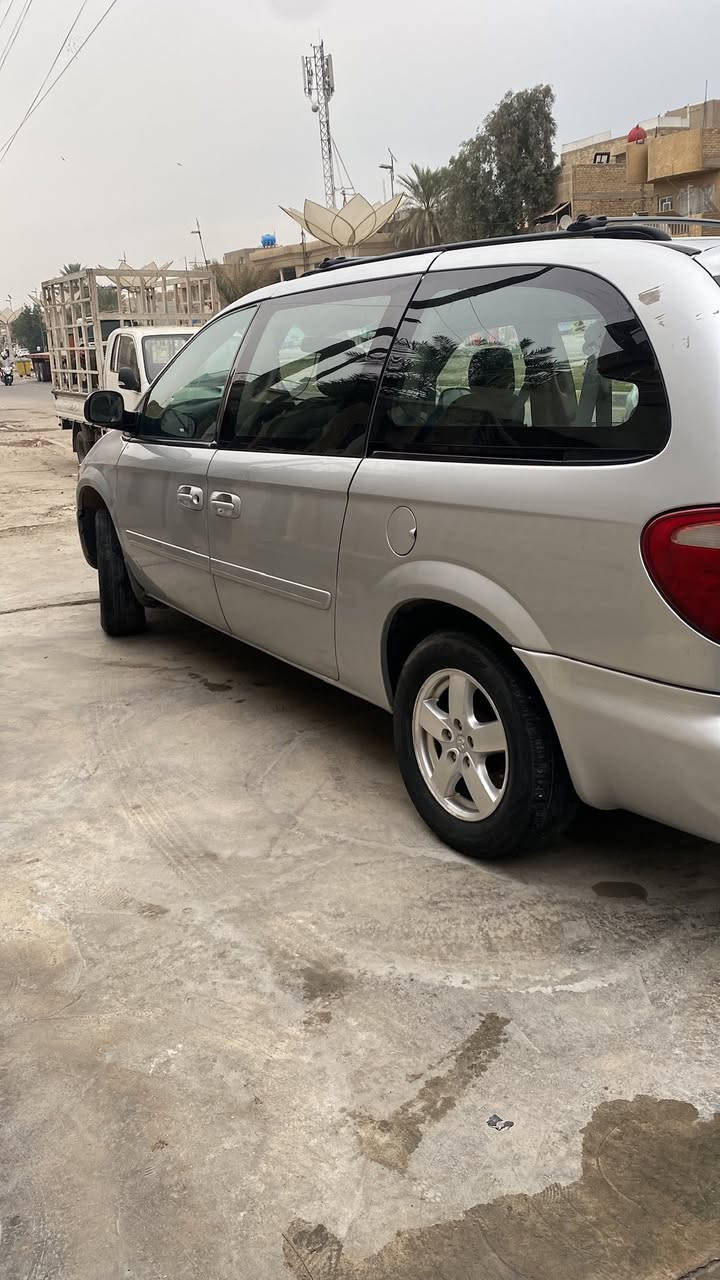 السلام عايكم دوج كرفان 2007 مكينة ٣٨٠٠ بيبان كهرباء تبريد ٣ قطع الطويله السياره مو بتره كشنات بلع السياره بلاديه فقط هاي المكانات ماشره بيها صبغ تبريد وتتدفه شغاله الداخل كلش جدديد السياره ماشيه ١٨٦ الف بيها نواقص شي قليل العنوان بغداد حي جميله السعر ٨٨ ورقه بيها مجال قليل لطيبين التصال *********** بدون مراوس
