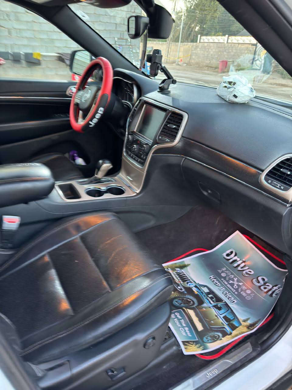 Jeep لمتد فوول 1/1   2017  6V   3600
داخله للعراق كلين تايتل بدون حادث بالعراق صار بيها جاملغ صبغ عكس السايق أثر شخط
السيارة كلها كفالة من البارد والتبديل والضربة
السيارة جديدة كلش
تخم تاير
حدادية جديدة
كير +مكينة كفالة
تبريد تدفئة
غرفة جلد اسود
بانوراما
شاشة كبيرة
تحكمات ستيرن كاملة
صندوق كهرباء
تشغيل عن بعد
نضام ترحيب عند الاقتراب
وبعد بيها هواي مواصفات
رقم أربيل بأسمي تحويل ثاني يوم
سعرها / 235 وبيها مجال بسيط 
مكاني بابل المسيب
***********
***********
غير متواجد على النت
