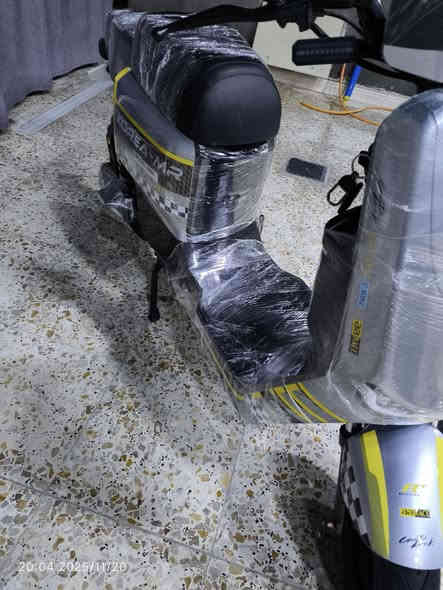 السلام عليكم ار11 للبيع دراجه جديده صاله 3 اشهر عندي ما متعوبه  بطاريه 32 نضام رجوع للخلف دراجه جديده كلش سعره650 وبيه مجال 
***********
