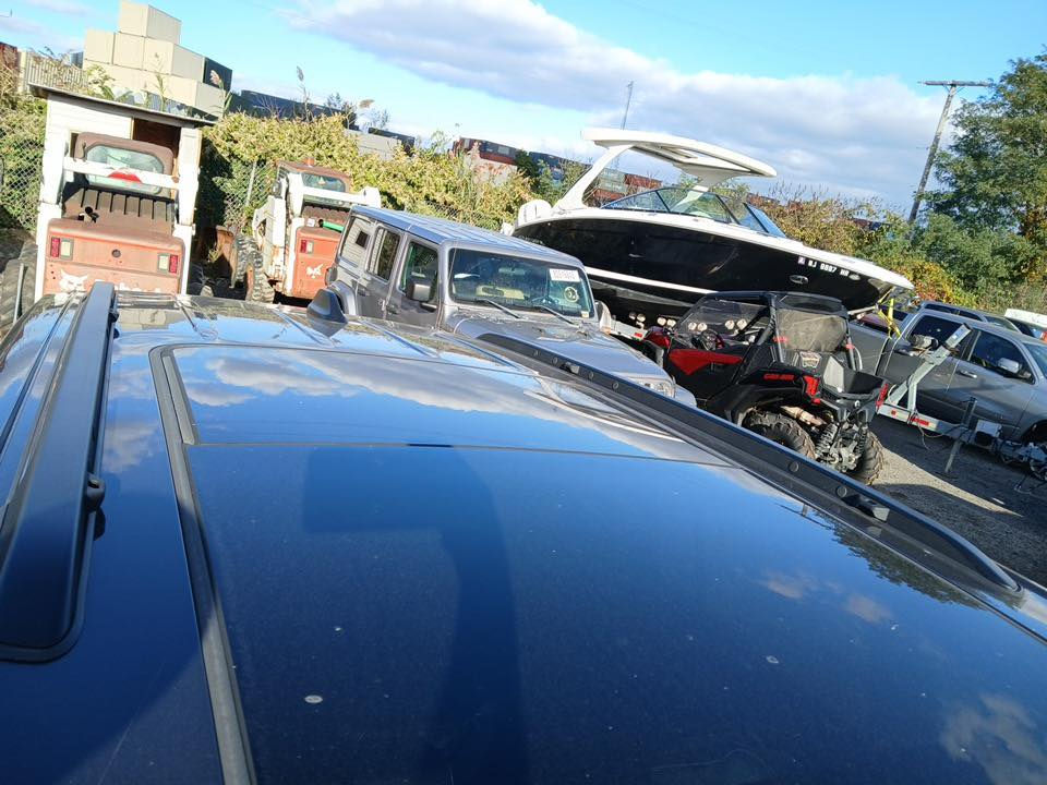 سلام عليكم جيب شروكي هايبرد حالياً بلعقبه موجوده موديل ٢٤ كلين فقط حادثهه الي موضح بلصوره اليحب يدخلهه ع كتاب شهداء تخدمه او يكمركهه براحته السعر٢٨٠$ مجال بسيط جداً بلنسبه لحادثهه بلاش السعر  فول مواصفات السياره 
***********
