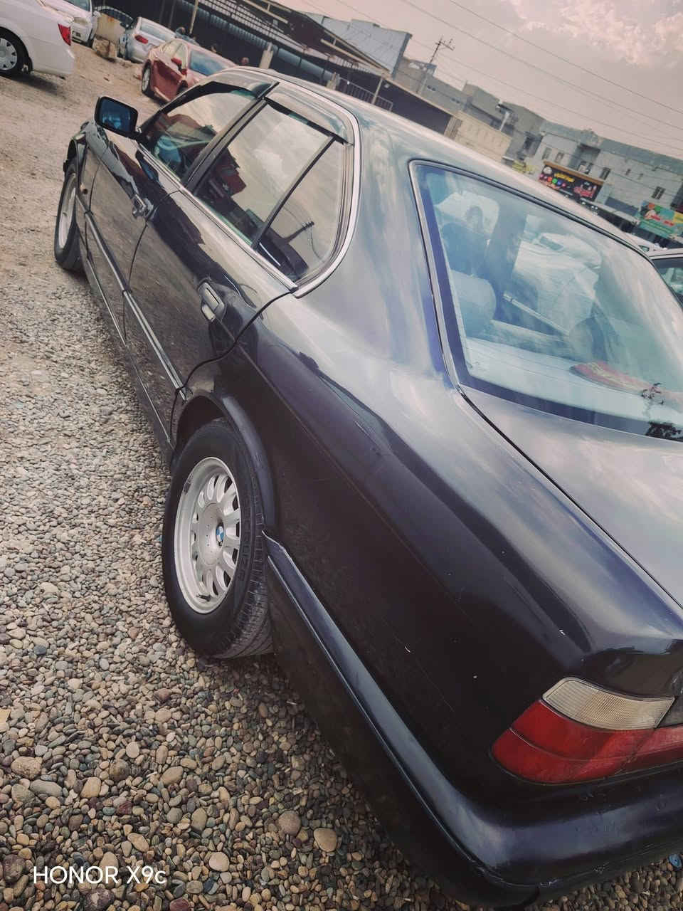 سلام عليكم سياره بي ام 525 مسكر كير اوتوماتيك جوم 4 او تماتيك تنته طكتين سياره كير محرك صدر كله جديد  5 تايرات جدد رقم دولي انكليزي  سنويه لل 28  بأسمي السعر 55 وبي مجال قليل *********** او *********** للبيع او مراوس
