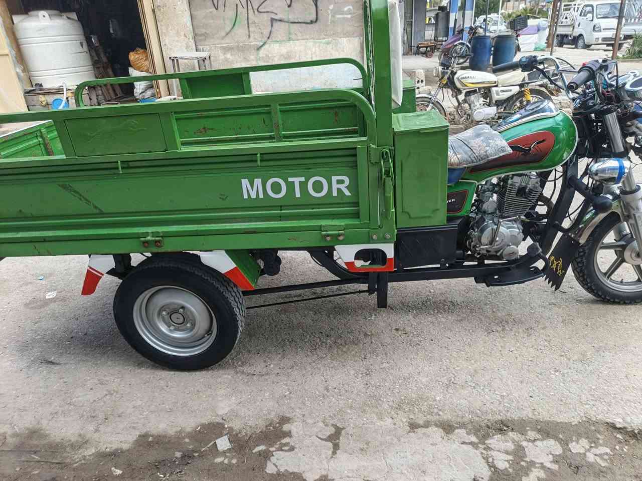 السلام عليكم ستوته لبيع مديل 22محرك 23مامفتوح ستوته مكفوله كفاله عامه اي نقص مابيه اوراق اصولي ستوته مال جناي جاهزه محرك بجيس كهربائية كله شغاله نكره سلف مكان بابل الشوملي شراي يخابرني بيه خير ويدلل ***********وتساب بيه
