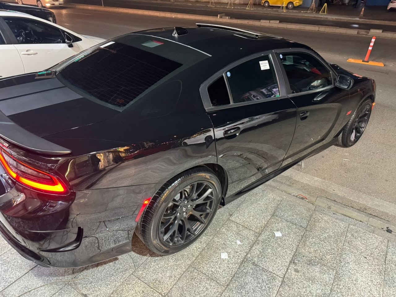 سلام عليكم
الغوالي جارجر سكات باك موديل 2020 
محرك 6400
السياره فول الفول فتحه ورادار جانبي وكشن حار بارد 
وكشن خزن 
وستيرن تدفئه 
وهواي مواصفات 
السياره زيرووو ماشيه بامريكا 15 الف وحاليا 17 الف 
شرط الفحص 
حادثها جاملغ وباب سكن 
الباب مبدل بلادي بدون صبغ
والجاملغ مصبوغ 
بجم كبس كله بلادي حته دعاميه 
السياره كلها ع بلاد بدون اظافات 
مكانها كركوك 
السعرررر. 225 وبي مجال بسيط 
للاستفسار ***********
