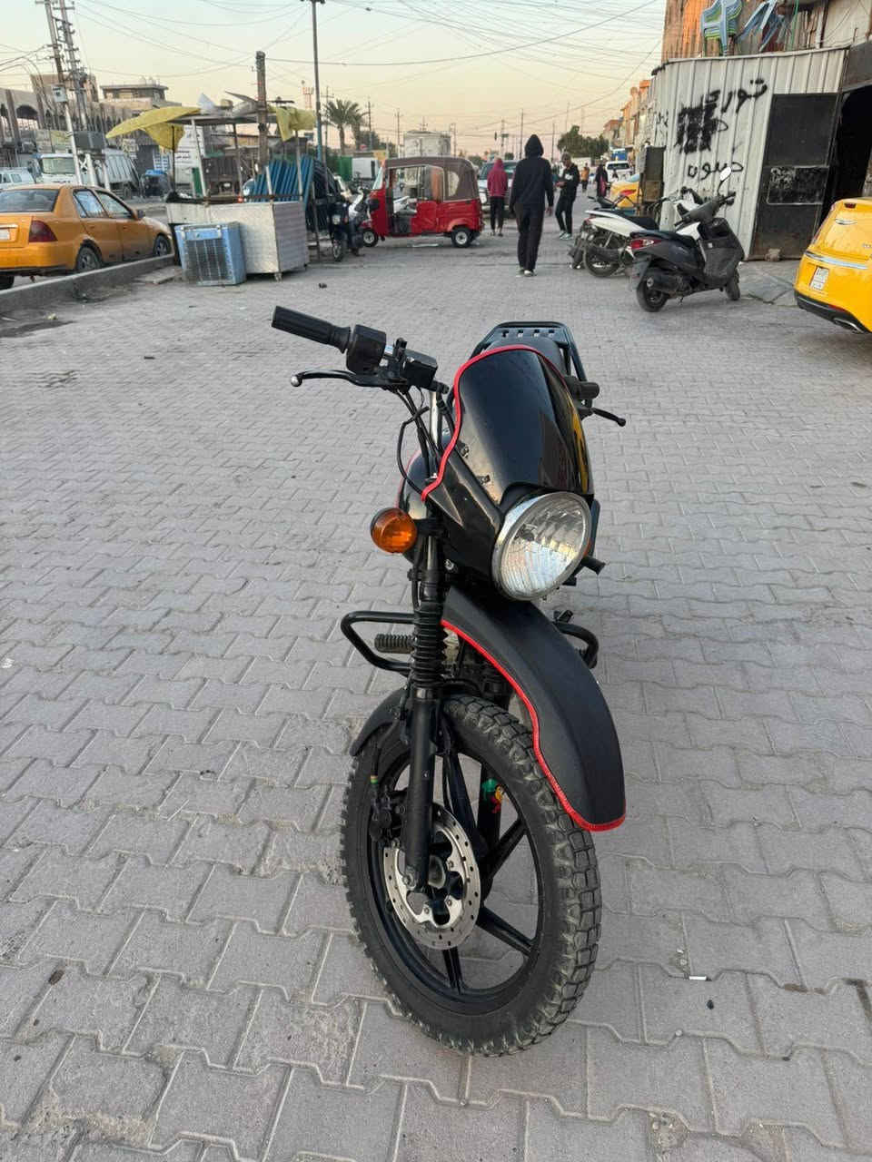 سلام عليكم دراجه بوكسر للبيع مديل 21  مرقمه رقمه نكليزي بغداد مجفته جديد كله جديج وصلي مال شركه وين متريد وديه وفحص بي مكان تايرات ثنين جدد كهربايات كله شغاله دراجه نضيفه مال شغل ما ناقصه شي سعر 1700 وبيه مجال مكاني ام لكبر ولغزلان ما متواجد عله لفيس ***********
