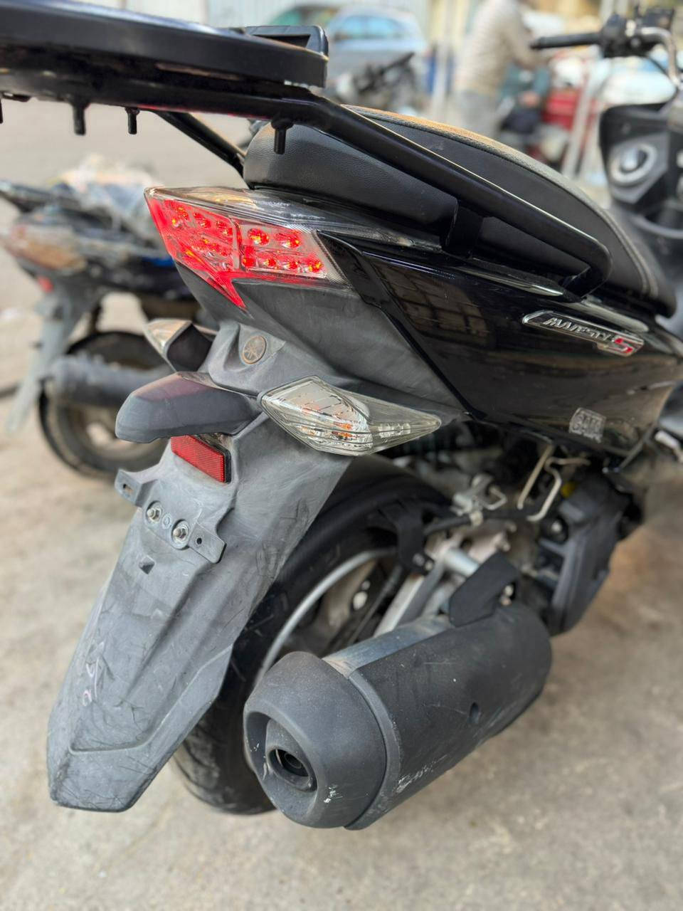 سلام عليكم
ماجستة اس 2017
دراجة جاهزة من كلشي جديدة بمعنة الكلمة 
تخم تاير جديد ادامة كلجات ومكينة والدراجة 
خير من الله وبل واقع احلة بهوية جيب فيتر وفحص
مكاني بغداد حي اور ***********
السعر مليون وستمية (1.600.000
