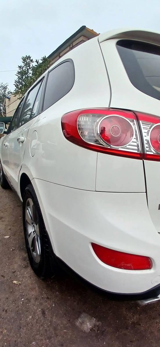 السلام عليكم من رخصت شباب سنتافيه مديل ٢٠١٢ خليجي فتحه تحكم جهتين ستيرن كفاله ضربه وتبديل وصبغ ماشيه ١٩٠ كير مكينه حداده منظومه تبريد تخم تاير منظومه زنون سيارة جاهزه ماناقصه رقم بصره راعيه يريد تحويل هاذ رقمي ***********
