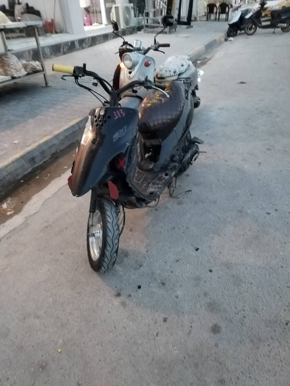 سلام عليكم بيجي للبيع
نقصهة بس كابريتر بيهة بس تعبانة

ابيعلك كوم حديد

مكاني زين القوس

سعر 100 وبيهة مجال

الاستفسار ***********
