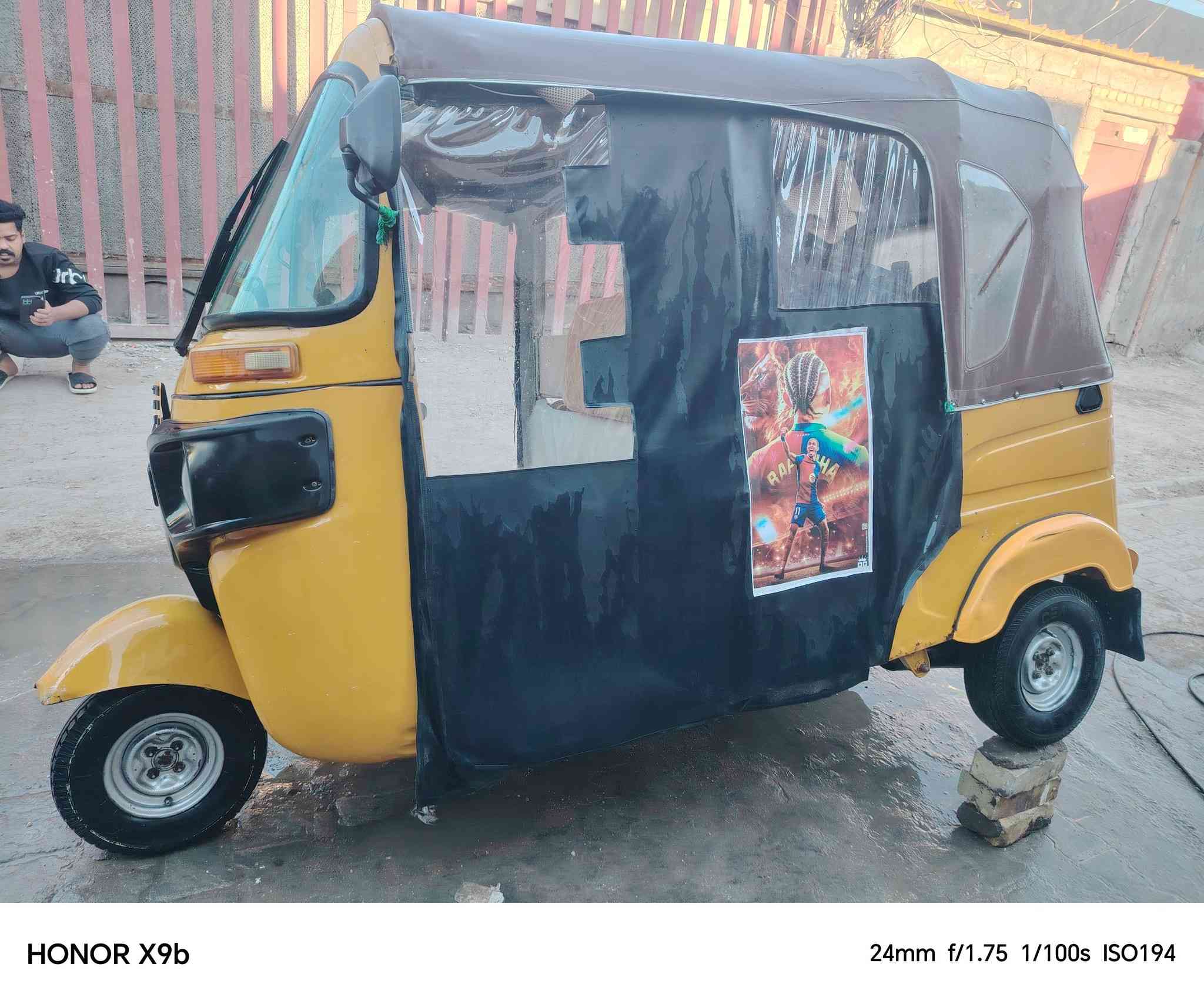 السلا عليكم تكتك موديل ٢٠٢١ مرقمه بسمي تحويل ثاني يوم رقم نكليزي التكتك ما ناقصه شي كهرباياته على وضع الشركه مكينه ما مفتوح بيه برغي فقط زنجيل مبدل بيه كشره كدام عينك التكتك احله من الصور المكان بغداد قضاء المحمودية الشراي يتصل ويدلل ***********او ***********
