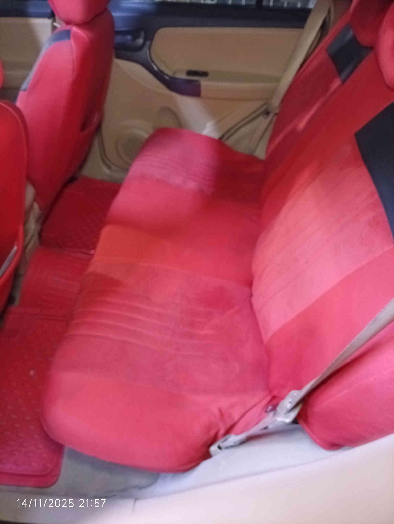 تيكو 2012 شكل 2013
محرك 1800 كير كهربائي سيارة مكفولة ما عدة صبغ بالجاملغ الايمن فقط السيارة نضيفة جداً شلعة معدل سيارة كشر نضيف ونصبتها حلوة تبريد ثلج رقمها بغداد دولي وبيها هزة 
سعرها 61 بي مجال بسيط
*********** واتساب 
مكاني بغداد حي العامل
