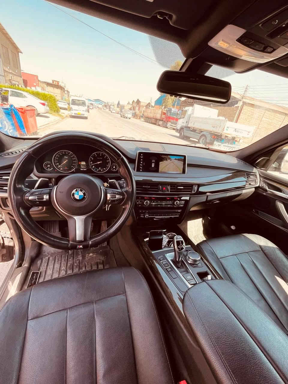فقط لعشاق البي ام و ليعرف قيمتها
BMW x5 2017 S-Drive  M-Package 
محرك ٦ سلندر توين توربو
‎وارد امريكي
عداد ٢٠٠،٠٠٠ كيلو متر 
‎٧ مقاعد
‎كشنات جلد كهربائية و تسخين و ٢ خزن 
‎شاشة كبيرة تاتش
‎٤ وضعيات للقيادة ( ايكو - مريح - سبورت - سبورت بلص)
‎اوتو هولد
‎مرايا كهربائية
‎بردات خلفية بلادي
اضوية زينون مع كشافات ضباب
سقف بانوراما 
كاميرا خلفية 
حساسات امامية خلفية
شنطة شفط
قاصة بلادي

‎السيارة جديدة عل فحص وما تحتاج دينار مصرف..
‎سنوية لحد ٢٠٢٨ وهزة تحتاج تجديد و زيت شركة جديد من ال Bmw 

باب سايق تبديل بلادي + باب خلفي مفتوح فقط
جاملخ صبغ + دوسة سايق
تكحيل شبر بالسقف للجمالية (قطعة كاشي واقع عليه)

‏‎السيارة ١٠٠٪؜ فحص بشرط سيستم و كير ومحرك و هيكل وكومبيوتر

‎السيارة باسمي و تحويل مباشر
المكان اربيل
رقم الشاصي:
5uxkr2c33h0x03800

للتواصل : ***********
