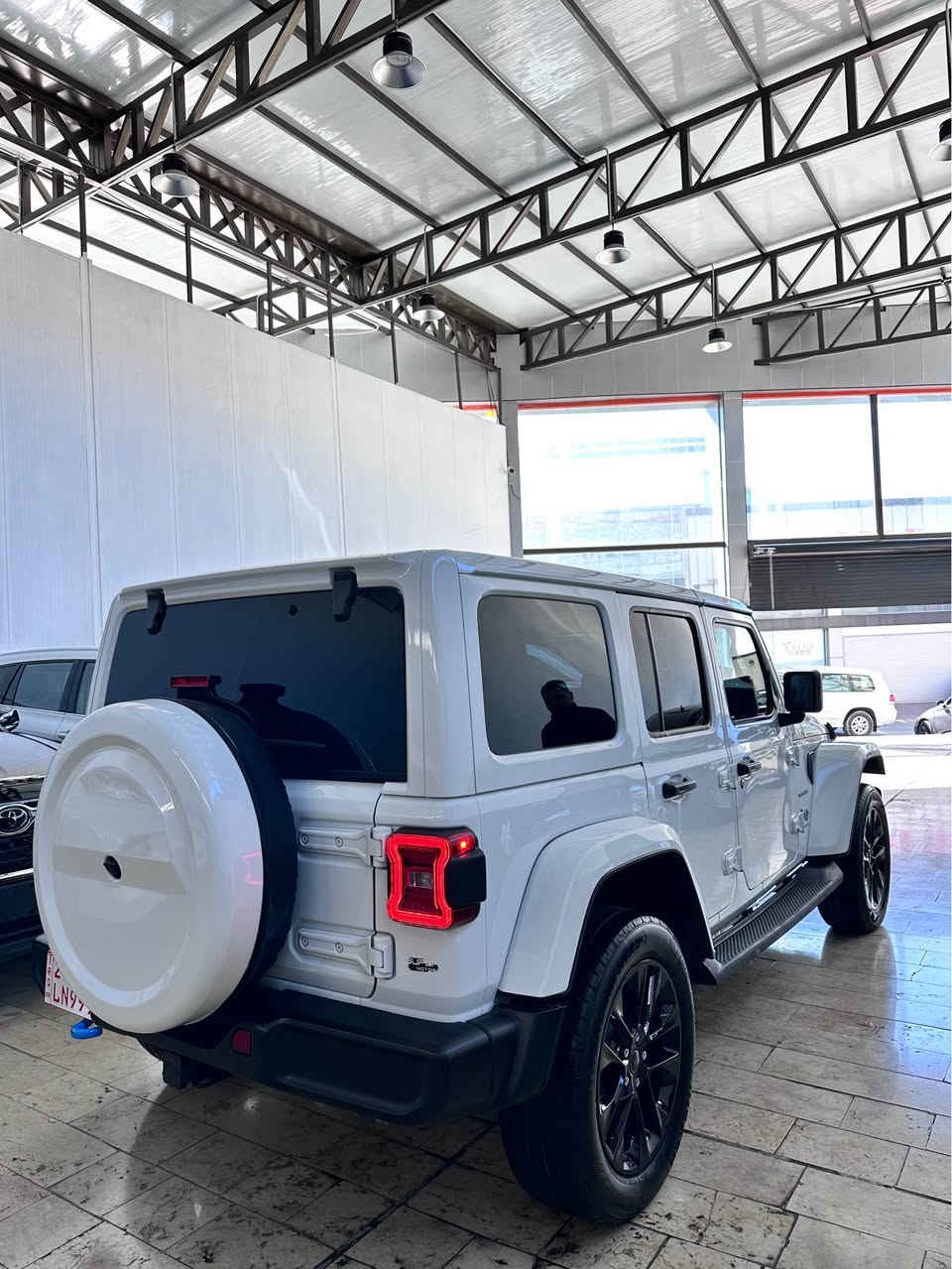 رقم السيارة : بدون رقم يترقم شمالي 
موقع السيارة : دهوك
نوع السيارة : جيب رانلكر 
موديل السيارة : 2024
المسافة المقطوعة: 22.000 ميل

مواصفات:صحارى SAHARA 

بصمة تشغيل 
بصمة ابواب 
تشغيل عن البعد 
شاشة كبيرة 
كراسي تدفئة 
ستيرن تدفئة 
هايبرد وبانزين وكهرباء
تراكشن مانع انزلاق
لايت زينون LED
دفع رباعي 4*4 

ملاحظات: مكفوله كفالة عامة كله بشرط بدون صبغ بدون اي شي 

السعر : 33.000$ 

للأستفسار :

***********
*********** دهوك, العراق
