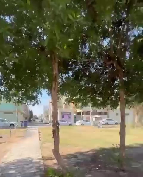 بيت للبيع طابو صرف مساحه 100 متر ركن موقع ممتاز على شارع ركن مقابل حديقة عامه 3 غرف 4 صحيات استقبال وصاله مطبخ بناء درجه اولى وجه حجر مرمر  الموقع كربلاء حي العامل الاولى شارع مستشفى الولاده قرب اسواق الاخوين تفاصيل اكثر الأتصال على رقم ***********
