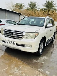 لاند كروز • ٢٠١١ • ماشيه ٢٠٠الف