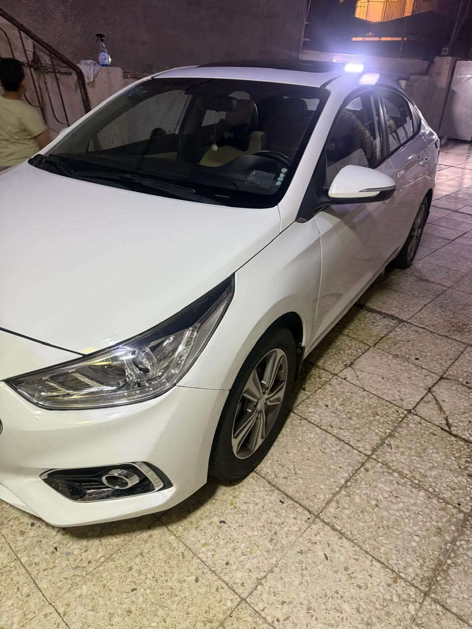 اكسنت 2019شكل 2020 سياره خليجي كامل موصفات بيها قطعتين صبغ سياره جاملغ وباب بصف السايق  محرك 1600دوش المرغوب وسياره حلوه ومرتبه  مشايه 55الف سعرها 115 وبيها مجال بسيط رقم الهاتف ***********
