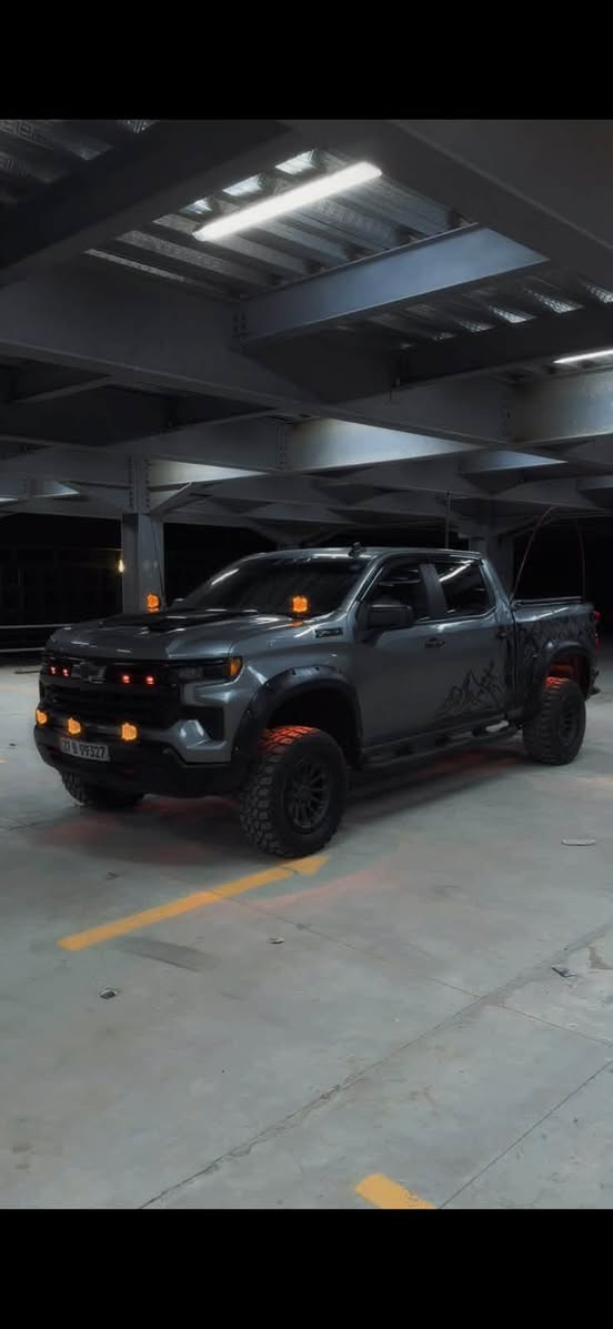 🚨 للبيع | شفروليه سيلفرادو Z71 Custom موديل 2024 (V8) 🚨
لأصحاب الفخامة والقوة الأمريكية، فرصة مميزة لاقتناء شفروليه سيلفرادو Z71 Custom موديل 2024 بمحرك V8، مجهزة بإضافات احترافية وجاهزة للاستخدام.

🔹 المواصفات الأساسية:

* موديل: 2024
* الفئة: Z71 Custom
* المحرك: V8 قوي بعزم وأداء مميز
* نظام الدفع: رباعي (4WD)
* تعليق Z71 المخصص للطرق الوعرة
* شاشة لمس تدعم Apple CarPlay وAndroid Auto
* تحكم كامل من المقود (ستيرن)
* مثبت سرعة
* تشغيل عن بُعد
* كاميرا خلفية عالية الدقة
* حساسات ورادار خلفي

🔥 الإضافات والتعديلات:

* سيستم كزوز رياضي
* تحديث الواجهة (البمبر) إلى الشكل الأحدث
* ترفيعة احترافية 3 إنج
* ويلات مع سبسرات لتعريض الوقفة
* تايرات جبلية خشنة جاهزة للطرق الوعرة
* بروجكترات LED عالية الأداء
* نفخات جانبية بلون الهيكل

📋 حالة السيارة:

* الضرر: قطعتان وربع فقط
* بدون ضرب شاصي
* رقم شهداء بأسمي

📍 الموقع: ذي قار

📞 للاستفسار: ***********
