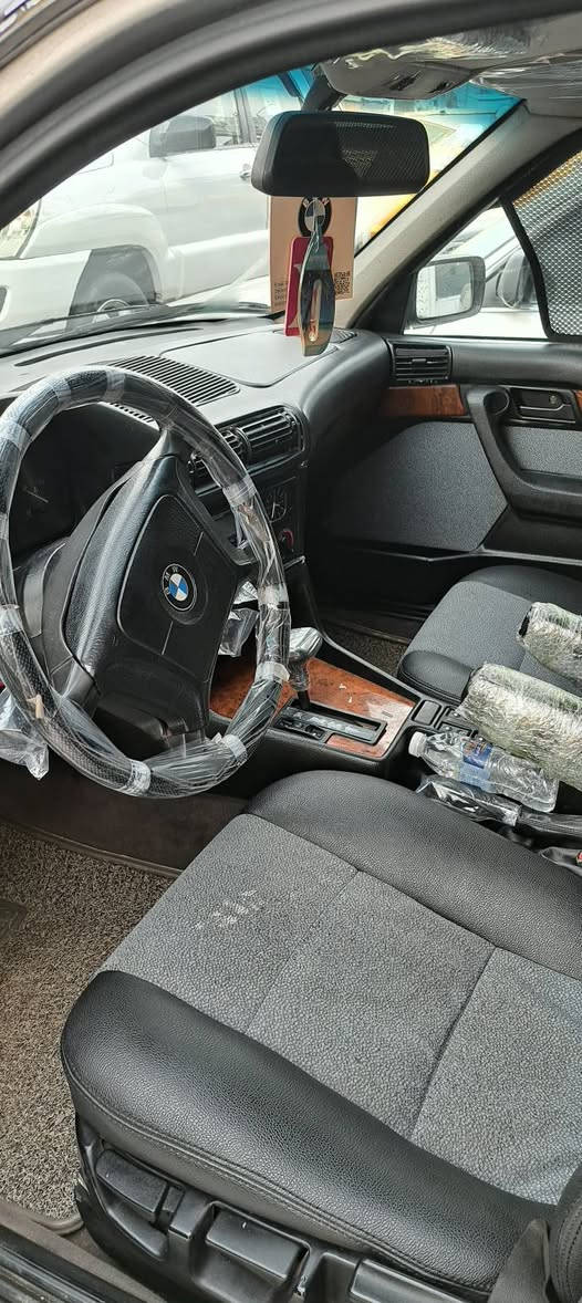 السلام عليكم..للبيع بي ام موديل 92 حجم 525i اصل وفصل سلايت داخل جلد +صاج صدر امامي وخلفي جديد 
دعاميات m لايت زينون اكثر تفاصيل *********** اتصل وحياك الله
