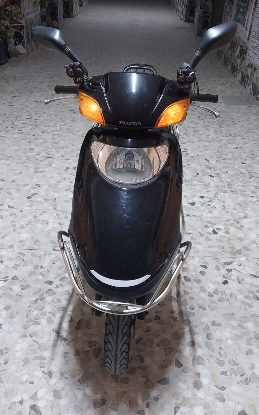 دراجه هونداي سبيسي 
محركها مكفول اخرس 
كهربائيتها كلها شغاله قفل جنطه قفل ستيرن اشاير ولايت 
دبل اشاره بيها درع الاصلي وبلاجكترات اضافيه 
دراجه عل بلادي كفرات اصلي ابو الختم 
بسعر ٩٠٠ الف 
كوت


**إذا كنت صاحب هذا الإعلان وتريد حذفه لأي سبب، رجاءا أرسل رسالة إلى الدعم الفني**