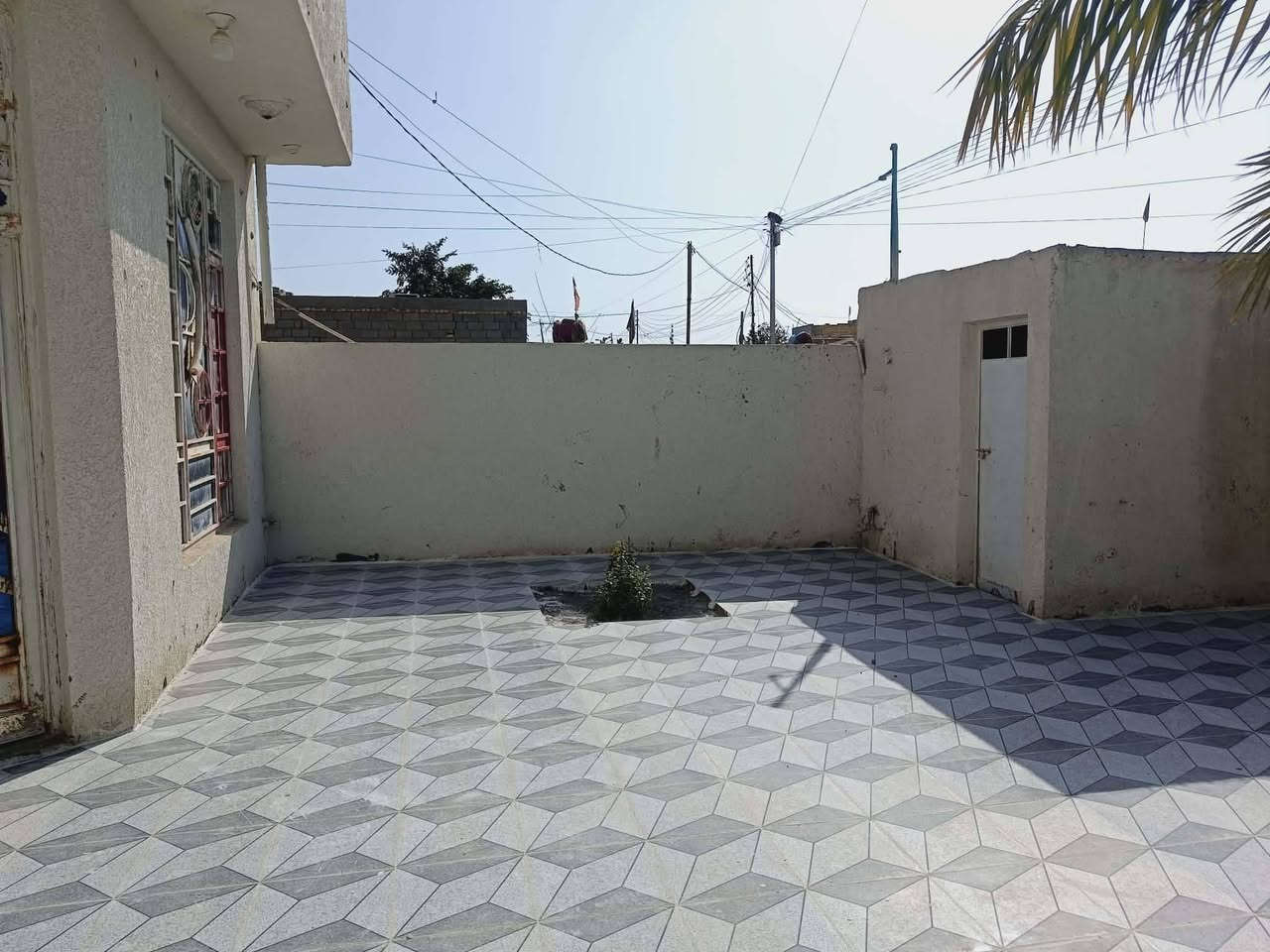 بيت للبيع بشارع نفط بناء حديث مساحه 320 قرفتين صاله مطبخ ستقبال حمام داخل حمام خارج سعر 52 وبي مجال شارع نعيم للهاتف نقال /***********/***********
