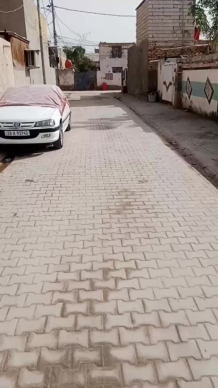 دار للبيع مساحه 200 م في حي الامين الثاني كامل خدمات تريده بيت او قطعه بسعر قطعه  اي استفسار وتساب ***********
