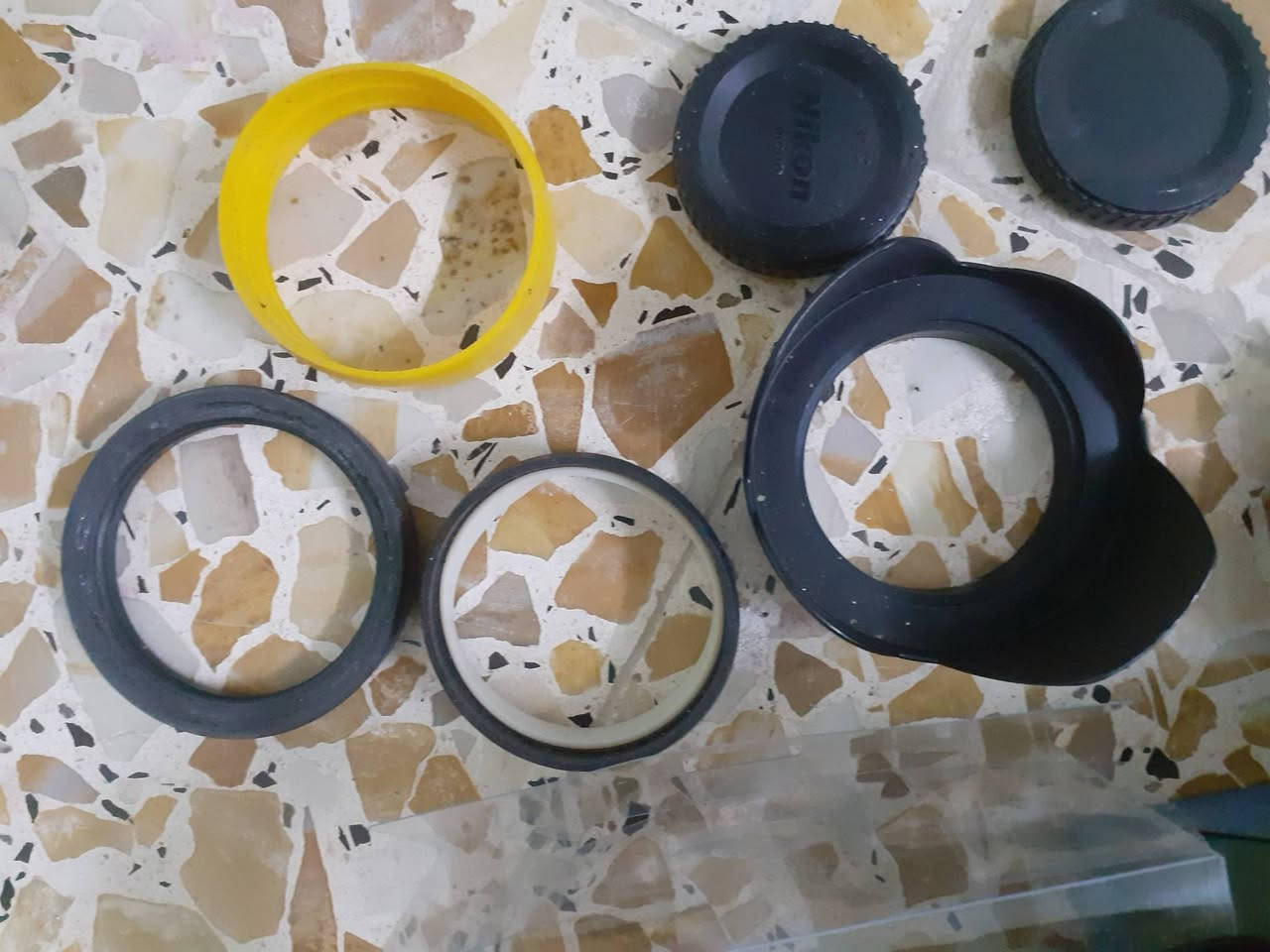 سلام عليكم شباب عندي  غراض مال D7100 ترهم على 7200 جلاتين عسكري وجلاتين اسود +هود+احزام اصفر منقش كلهن ٤٠ الف اليردهن خل يتصل على رقم *********** مكاني ديوانيه قضاء غماس
