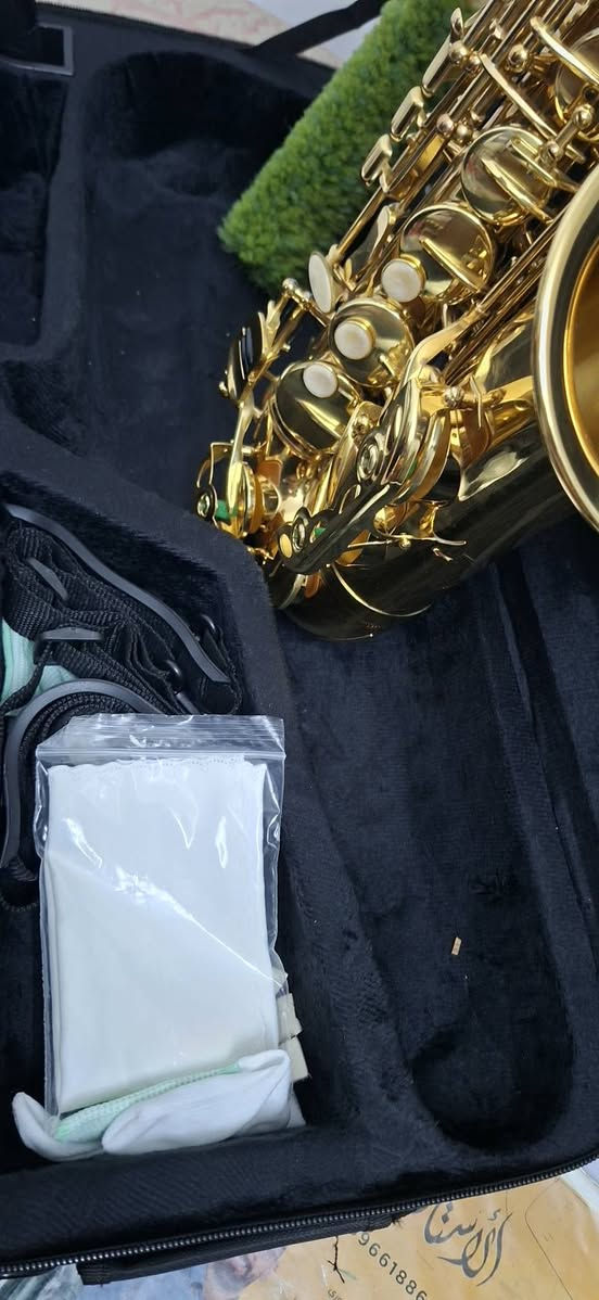 ساكسفون جديد للبيع 200 وبي مجال قليل للاستفسار الاتصال على الرقم ***********
