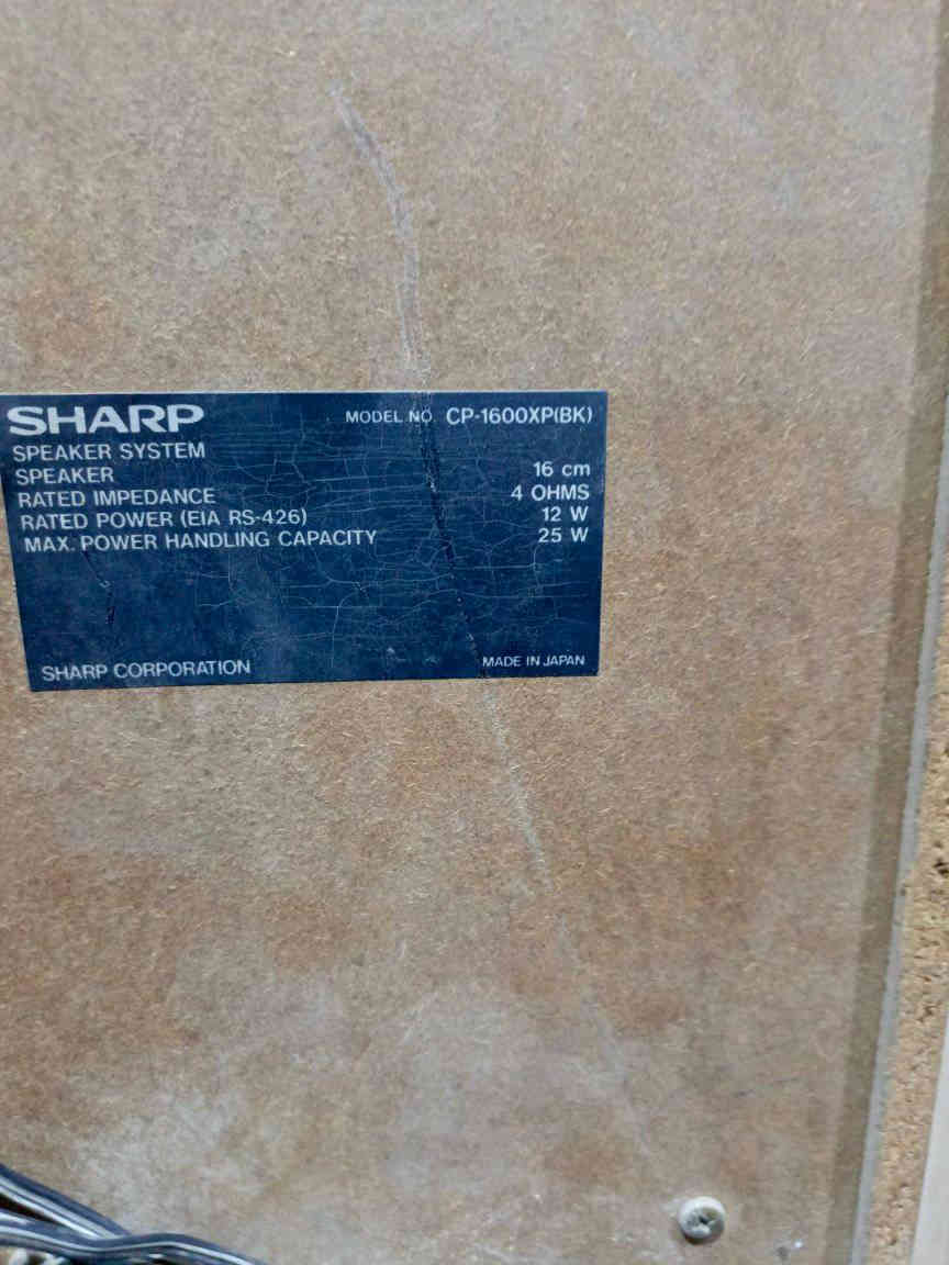 للبيع مسجل راديو اسطوانه شارب ياباني اصلي  يحتاج إلى صيانه وتنظيف الجهاز نظيف بدون تصليح متروك من فتره طويله..
*********** السعر 50 الف يوجد توصيل
