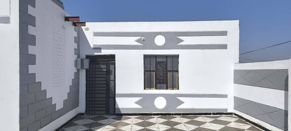 سلام عليكم بيت البيع حي المنصور جهت سكه القطار المساحه 200متر مداور ابسهم المشتري البيت متكون غرفتين صاله مطبخ صحيات مساحته كبيره بيت مكمل عله اخر حبايه السعر 35بي مجال لاستفسار عله رقم ***********بي واساب بدارت كرار ال بوش
