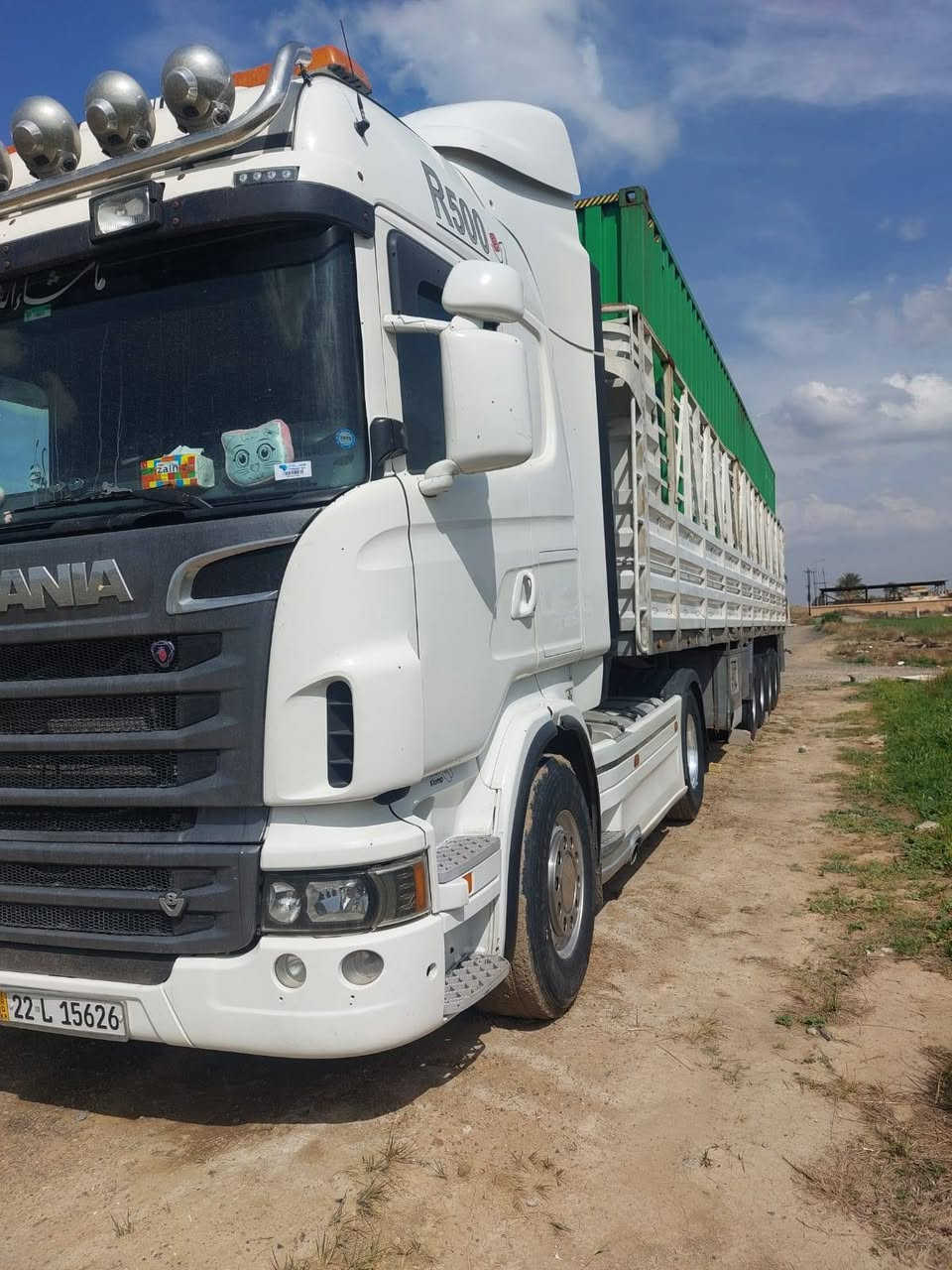 السلام عليكم سكانيا موديل 2011 محرك 500ثمانيه 
كير 3في3 ال1000كفاله عامه تخم تاير تخم ويل كروم رقم اربيل رتايدر 5طكات تبريد ثلاجه قماره وسط دبل مناميه بسنويه صهريج للاستفسار ***********
