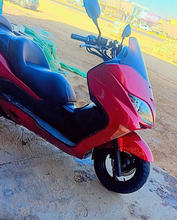 السلام عليكم
Motor Forza 0 8
دراجة فورزا 0 8
 Distinctive red color
لون احمر مميز 
Machine engine 300cc
المكينة محرك 300 سيسي
Zenon lights
منضومة زينون ثلجي
Electrical appliances working
كهربائيات شغالة
 There is no shortage
 لا يوجد اي نقص 
New tire
إطار جديد
There are no problems, the bike is ready 
لا توجد أي مشاكل، الدراجة جاهزة

اخوان الدراجة للبيع السعر تعال وبيك خير وتدلل اوراق اصولي 
العنوان واسط قضاء الصويرة حي الموضفين للبيع وجه لوجه ما عندي توصيل تجي للبيت تاخذهة السعر خاص 
***********
