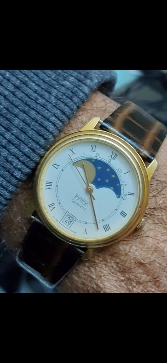 تحية طيبة .
#Fortron_Vintage_Swiss_Made_1990__Gold_Plated_Moon_Fhase .
#فورترون
إنتاج سويسري قديم 1990فنتج
بتصميم كلاسك
يتضمن تعقيد 
اطوار القمر (مون فيس) طلاء ذهب
أرقام روماني قطر 32mm ملم
كلاسك مع نافذة عرض التاريخ عند الرقم (6) نظافة تامة .
شحن وتوصيل متوفر لكل مكان ان شاء الله .


**إذا كنت صاحب هذا الإعلان وتريد حذفه لأي سبب، رجاءا أرسل رسالة إلى الدعم الفني**