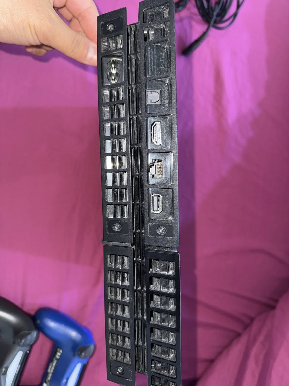 بلي ٤فات اخذته مستعمل شغال يدات وحده اصليه والثانيه تجاريه كامل ملحقاته  النضام موجود بل فيديو هوه. ومساحت التخزين


**إذا كنت صاحب هذا الإعلان وتريد حذفه لأي سبب، رجاءا أرسل رسالة إلى الدعم الفني**