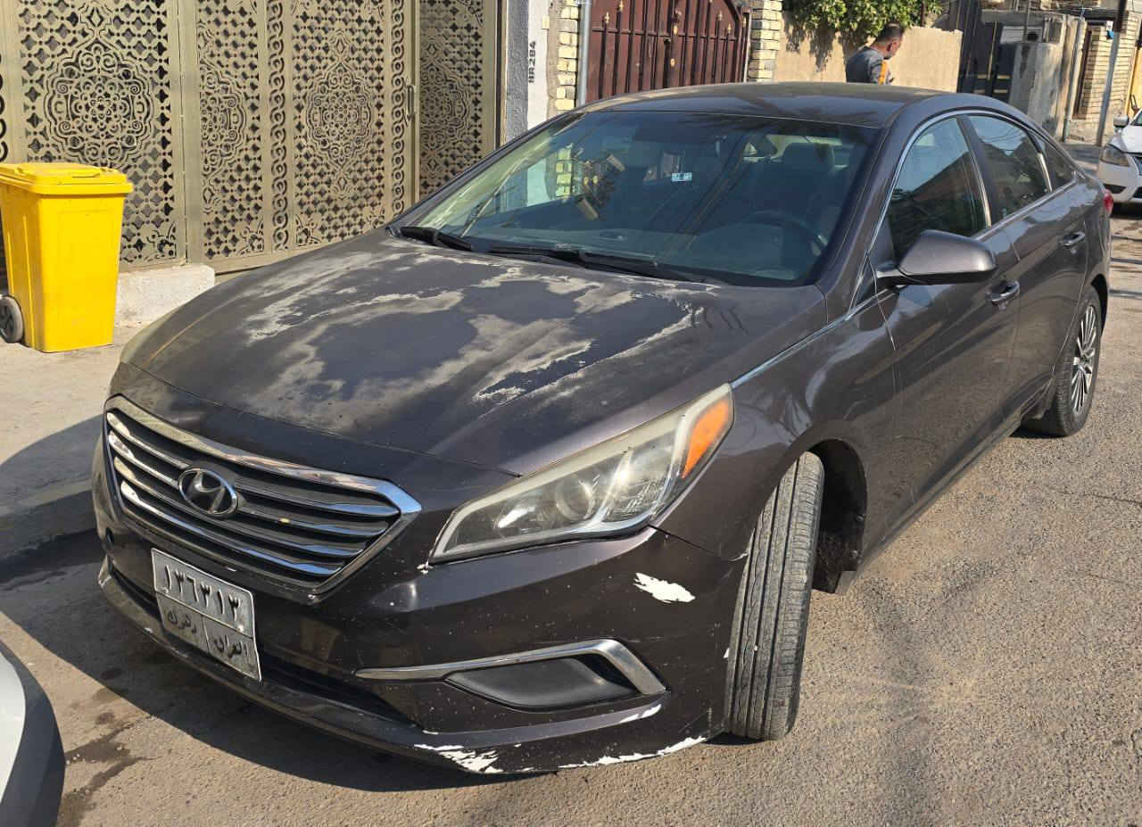 سوناتا17 وارد امريكي 
حادثها جاملغ ايمن فقط ..والبنيد مصبوغ بدون ضربه 
سياره جاهزه 
رقم دهوك سنويه ساقطه 
شرط التحويل 
بيها ملاحظات بسيطه امبينه بلتصوير 
مكاني الدوره 
120
*********** بغداد, العراق
