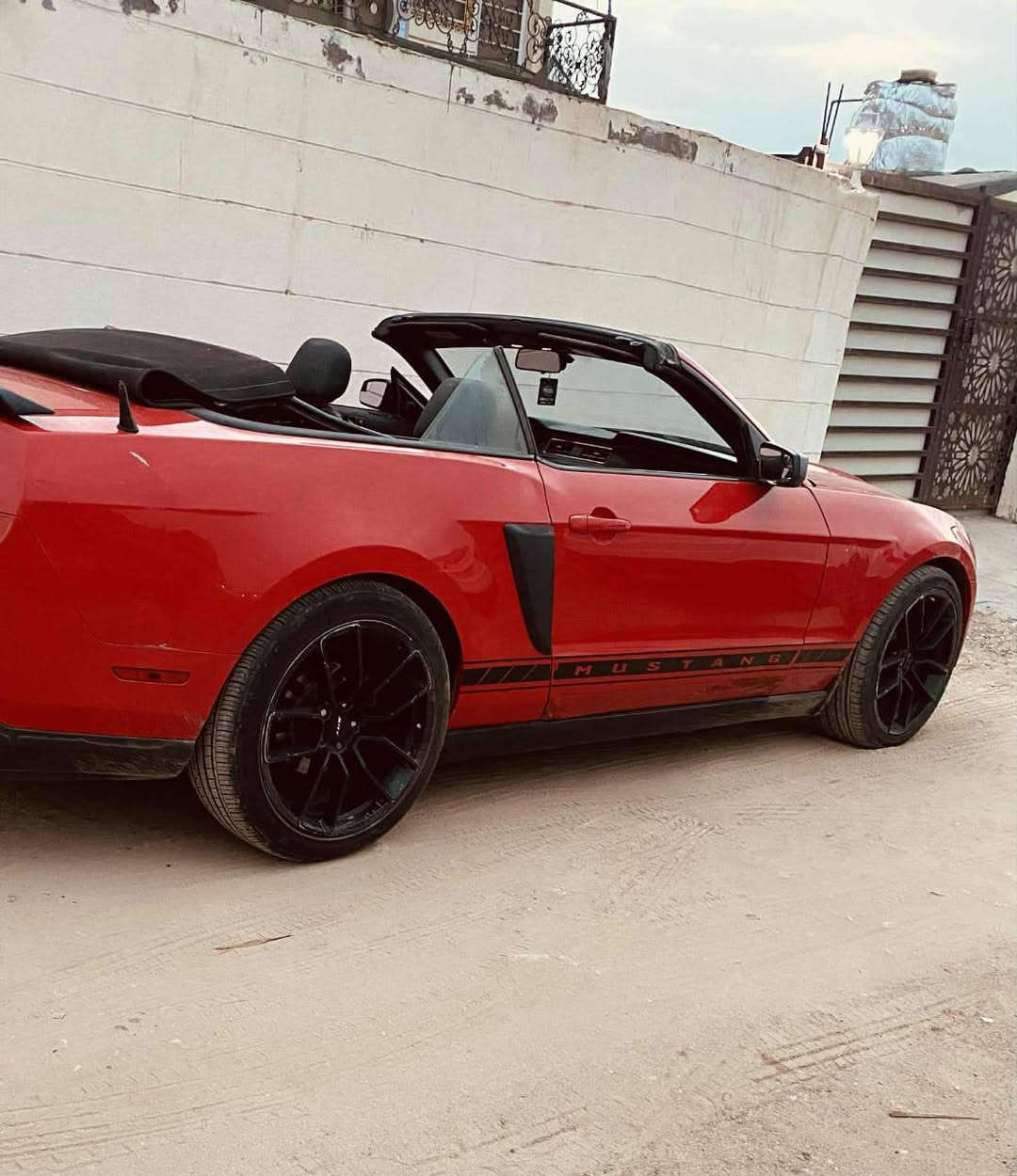 سلام عليكم عندي موستنك موديل 12 بسمي تحويل مباشر كير مكينه 3600مكفولات سياره خير من الله  عوزه ترتيب كلش بصيط بابل حله هاذه رقمي ***********
