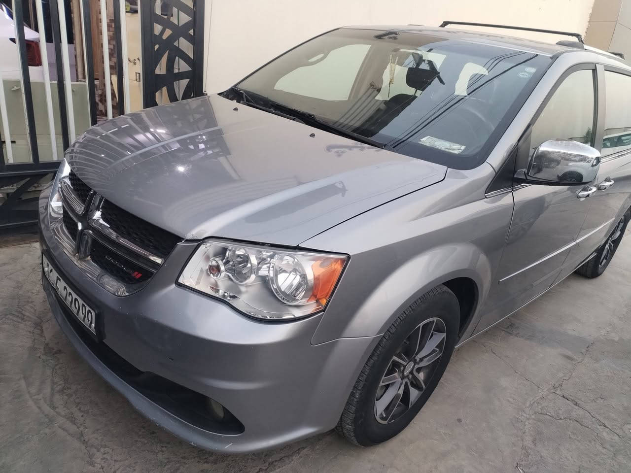 دوج كرفان 2017
فول مواصفات sxt
دبل حصان تلفزيون خلفي 
3قطع تبريد
كشن بلع
كشن كهرب
كشنات جلد
ابواب كهرب
صندوق كهرب
محرك ما مفتوح
ماشيه 130 شرط حقيقي
ستخدام شخصي شرط ما مشتغله خط
سعر 170وبيها مجال
رقم***********
رقم ***********
