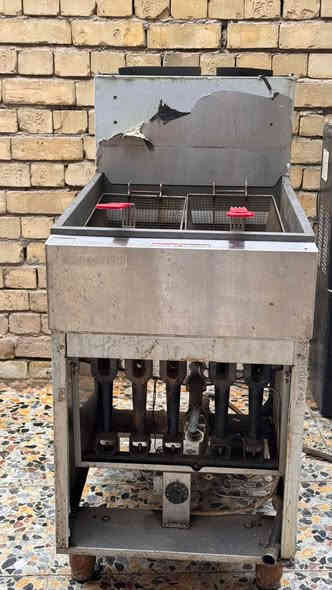 غراض مطعم البيع ستخدام اقل شهر والخلاط حمص جديد جديد ***********
