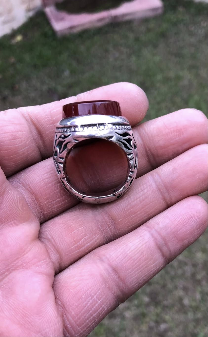 خاتم بحجر عقيق يماني ذمة لون احمر ياقوتي بصياغة يدوية ثكيلة جداً قياس 25 للبيع فقط يوجد توصيل


**إذا كنت صاحب هذا الإعلان وتريد حذفه لأي سبب، رجاءا أرسل رسالة إلى الدعم الفني**