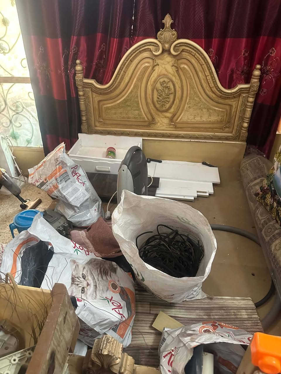 للبيع غرفه تركيه تصميم مصري نضيفه
السعر ٥٥٠ مكاني بغداد جديده ***********
