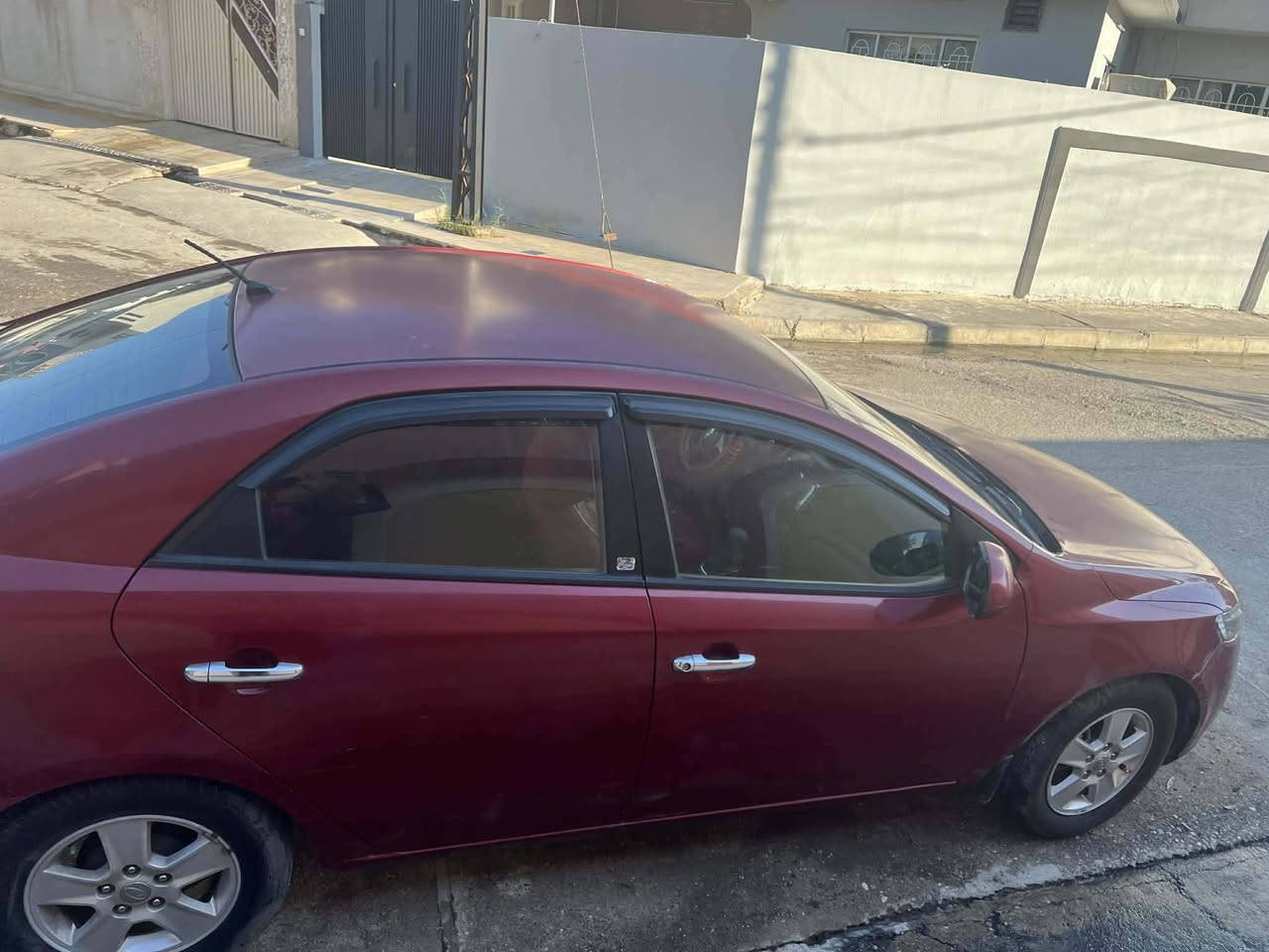 السلام عليكم...
بيع مستعجل...
كيا سيراتو موديل ٢٠١٢ رقم اربيل دولي باسمي سنوية مو ساقطة كوبون ماستر تبادل بيها تقحيل في السقف والبونيد ويها تكحيل مقدار شبر في الجاملغ الخلفي  بيها بارد جاملغ امامي
( بدون صبغ ) السيارة ادامه مستمرة على ايد وحده باتري جديد تايرات جدد السعر مناسب ٨٧ و مجال بسيط مكان السيارة الموصل حي الميثاق 
.. مكلف بالنشر ..
رقم صاحب السيارة *********** واتس
