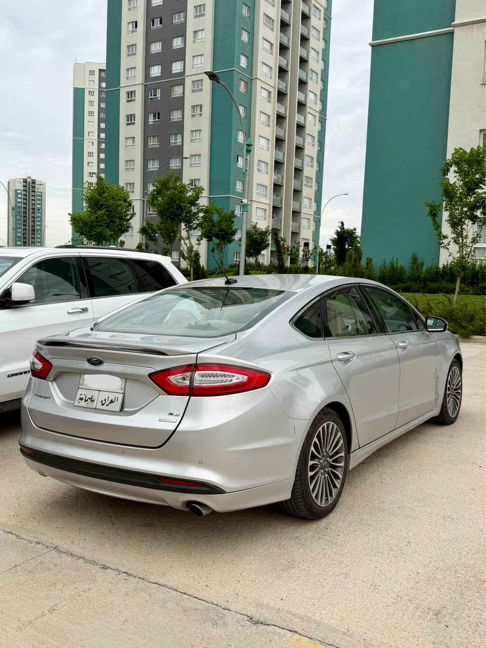 فۆرد فیوژن خلیجی
مۆدیل 2013 
سفری شەریکەی نیڤا 
مەکینەی 16 تۆربۆ 

بۆیاخ نیو بۆنیت لەگەل یەک بست لەدەرگای بۆیاخە 
بێ ناوگرتن 

(هەفتەیەکە کامل سێرڤس کراوە)
مەکینەیەکی نەکراوەی لۆکی ئەوروپیم بۆ بەستووە 
کامل ژێری پێش و دوای و قوڵاخی بۆ گۆڕاوە 
تایە و ویلی نوێی بۆ بەستراوە تیتانیۆم 
167 هەزار کم ڕۆشتووە  
سەیارەکە مواصفاتی ئاساییە ناو زەرد و کوشن جلد 
بەشێوەیەکی گشتی سەیارەکە زۆر جوان و جاهیزە 
نرخی 88 ورقة 
شوێن سلێمانی 
گۆڕینەوەش ئەکەم بە شتێک بە دڵم بێت 

*********** السليمانية, العراق
