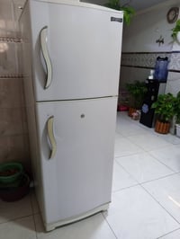 مجمدة نظيفة تجميد زين للبيع سعر 60  وثلاجة كونكورد نظيفة  سعر 150 بيهن...