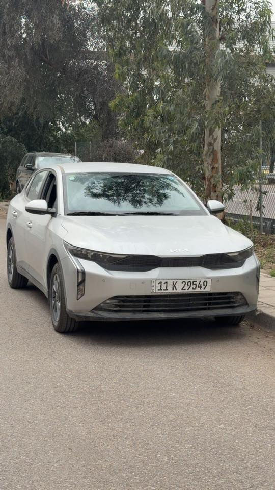 *********** 📞
السلام عليكم 
Kia k3 وكالة كيا الدولية العراق

سيارة زيرو من الشركة للترقيم، مرقمة باسمي ومثبت لوحات 

.................................

محرك( ٤ ) سلندر تنفس طبيعي  

شاشات عدد ٢ 

ابل كار بلي 

كامرات خلفية 

حساسات امامي خلفي 

تحكمات ستيرن ومثبت سرعة 

مري كهرباء وشفت 

تبريد قطعتين 

منافذ شحن خلفي  

سيارة بتراب الشركة  
----------------------------
مهم ‼️ 
السيارة عليها ضمان خمس سنوات او ١٠٠ الف كيلو متر

وصيانه ثلاث سنوات او60 الف كيلو متر تبديل دهن وفلتر مجاناً كل ٥٠٠٠ كيلو متر
-------------------------------
*********** 📞
