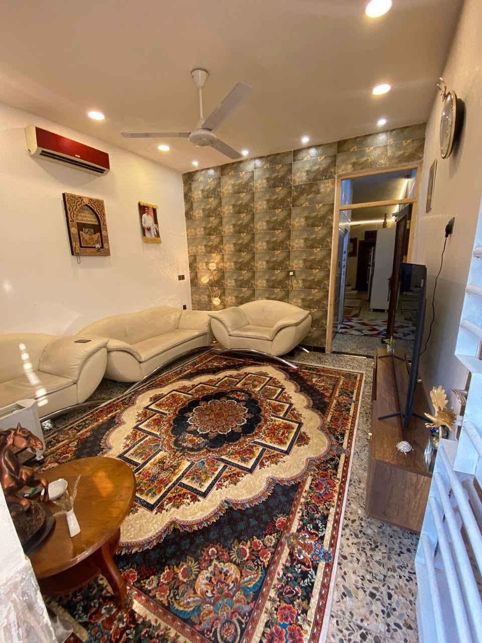 سلام عليكم  دار  للبيع. مساحه. ٨٠ واجه ٤  نزال ٢٠ منطقة حي العامل قرب  جامع. عشره. مبشر الستفسار على هذا الرقم  ***********
