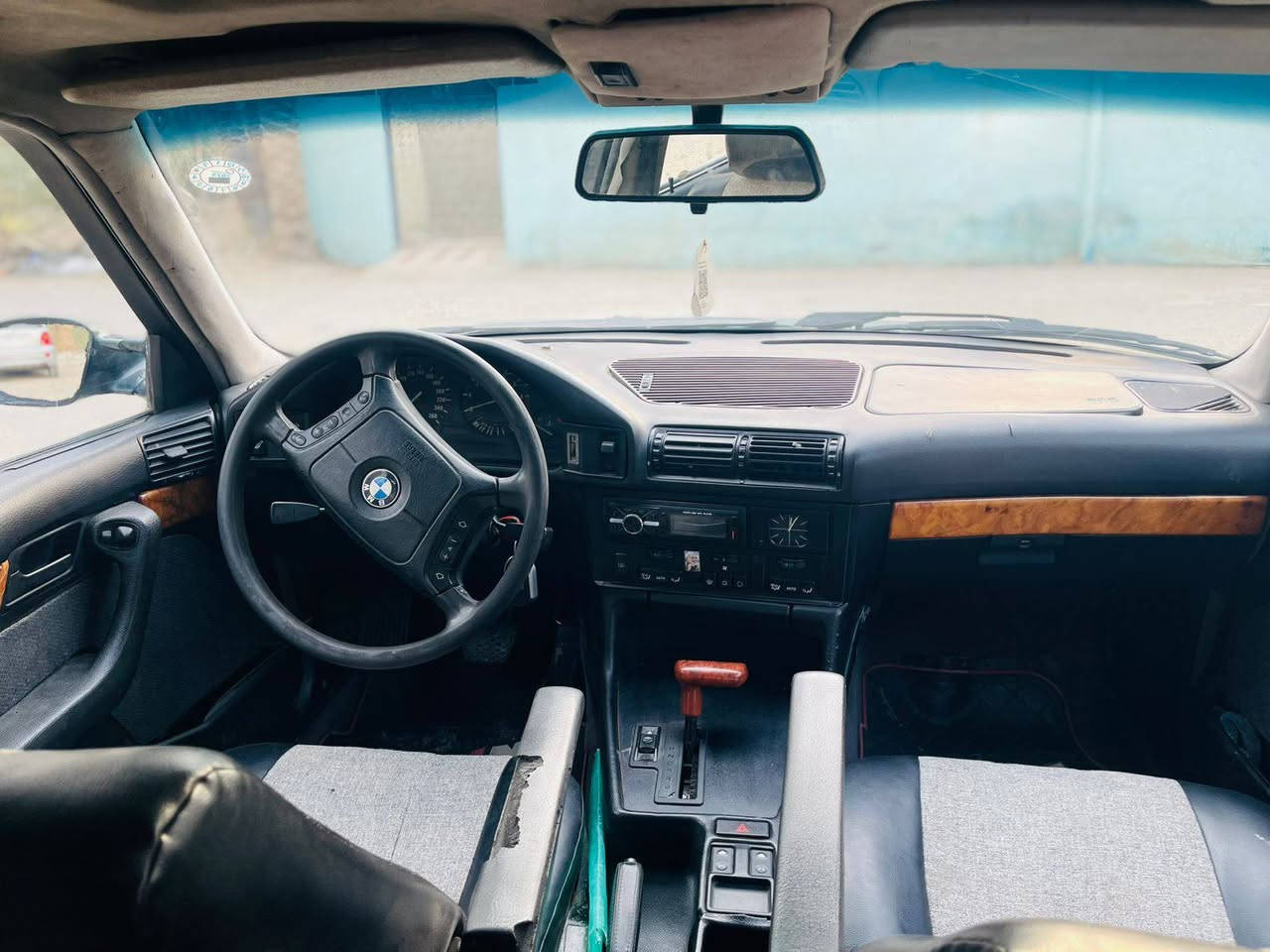 سلام عليكم
520 اصل 

موديل 1994

رقم اربيل بأسم كردي بيها وكالة 

بدون ضربة فقط صبغ عام
كير اوتو 

مكينة وكير قبل 3 اشهر شادهن 

حدادية امامية بالكامل 

تبريد خير من الله  توني مبدل  فريز + كمربيسر وفان

منضومة وقود جديدة 

فيت بم /ماتركس + بلك وبخاخ 

السعر 58 وبيه مجال 

مكلف بالنشر وهذا رقم راعيها

***********
