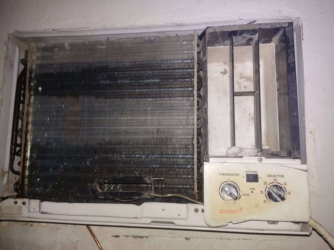 مكيف ميديا نظيف شغال كمبريسر بيه نقص غاز اشوية للبيع السعر مناسب ١٥٠ وبيه مجال للاتصال على الرقم *********** العنوان القرنة
