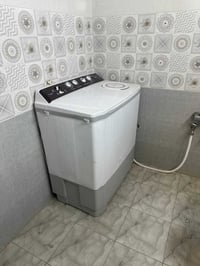 غساله حجم كبير  ثلاجه ١٥ قدم  كراسي جدد عدد ٦ جربايه حديد  فرشه ارضيه ...