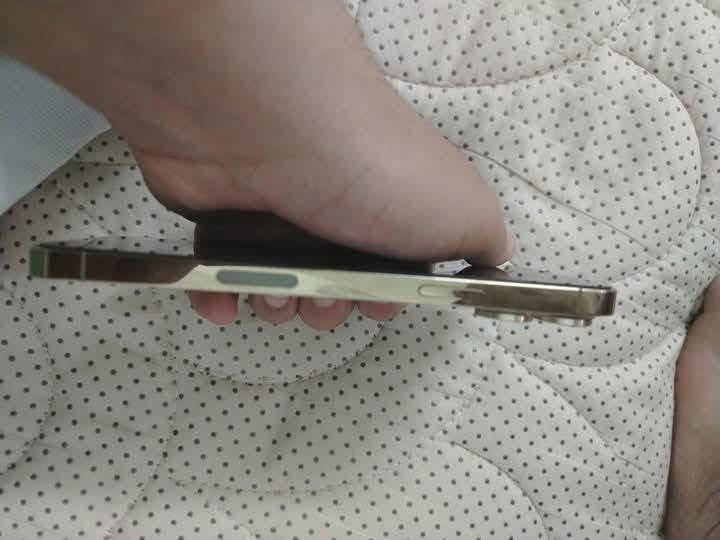 سلام عليكم ايفون 13 بروماكس لون ذهبي نضيف ما مفتوح شرط تفحص وتاخذه  بطاريه86 ذاكره 256شخط ما بيه وياه كراتونته السعر 750 المكان العلم الحاوي رقمي ***********
