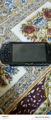 جهاز PSP للبيع مع أقراص سعره ٢٥ ألف مكاني بغداد زيونه رقمي ٠٧٧٣٧٤٢٠٠٧٧