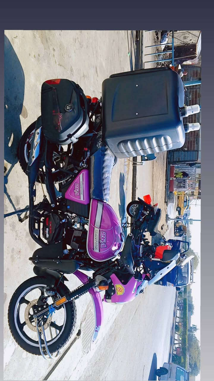 سلام عليكم شباب داي وان موديل 24 نزول 25 كامله جديده جاهزه ماعوزه شي لون مميز وردي ماشيه 18 الف  الدراجه احله من الصور بغداد حي النصر ***********
