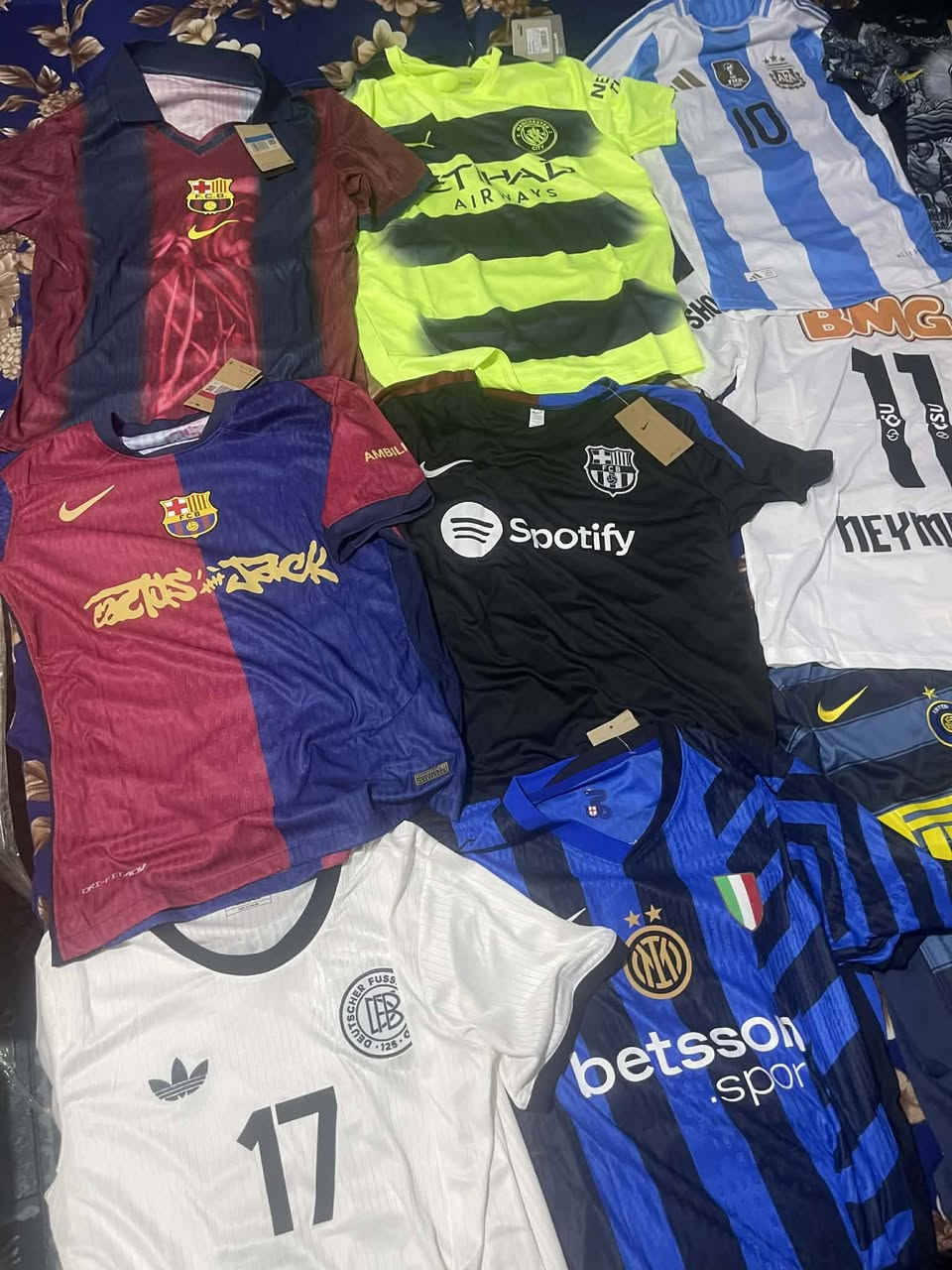 السلام عليكم كباتن وصول الوجبه الثانيه دريسات اصليه ماركه مو صيني او نايلون دريسات ماركة صناعة تايلندي وفيتنامي وبرازيلي اذا اكو فريق سباعي وخماسي اكو سيت كامل تجي شوف وتكدر ع الي يعجبك يدللون الكباتن


**إذا كنت صاحب هذا الإعلان وتريد حذفه لأي سبب، رجاءا أرسل رسالة إلى الدعم الفني**